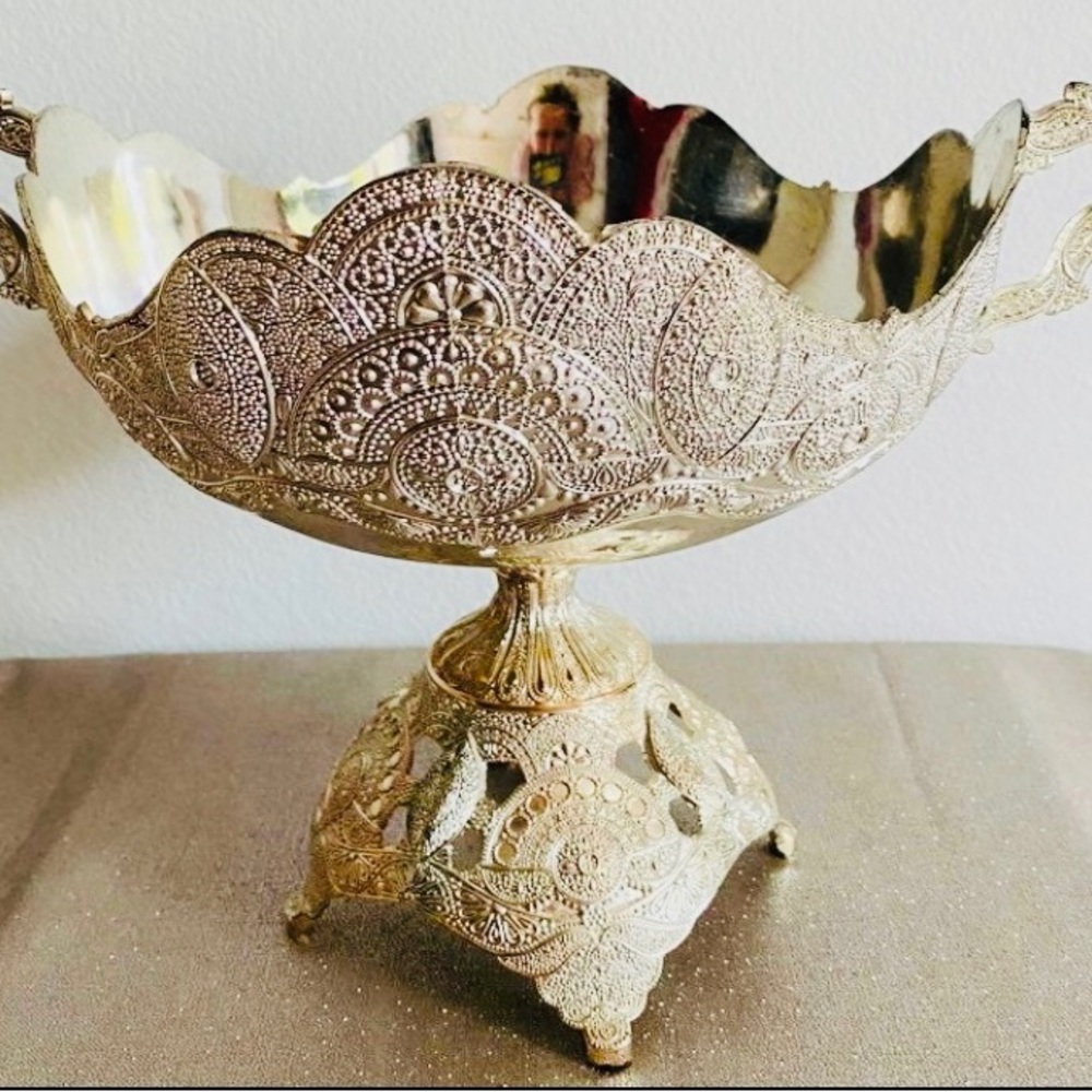 Vintage style fruit bowl